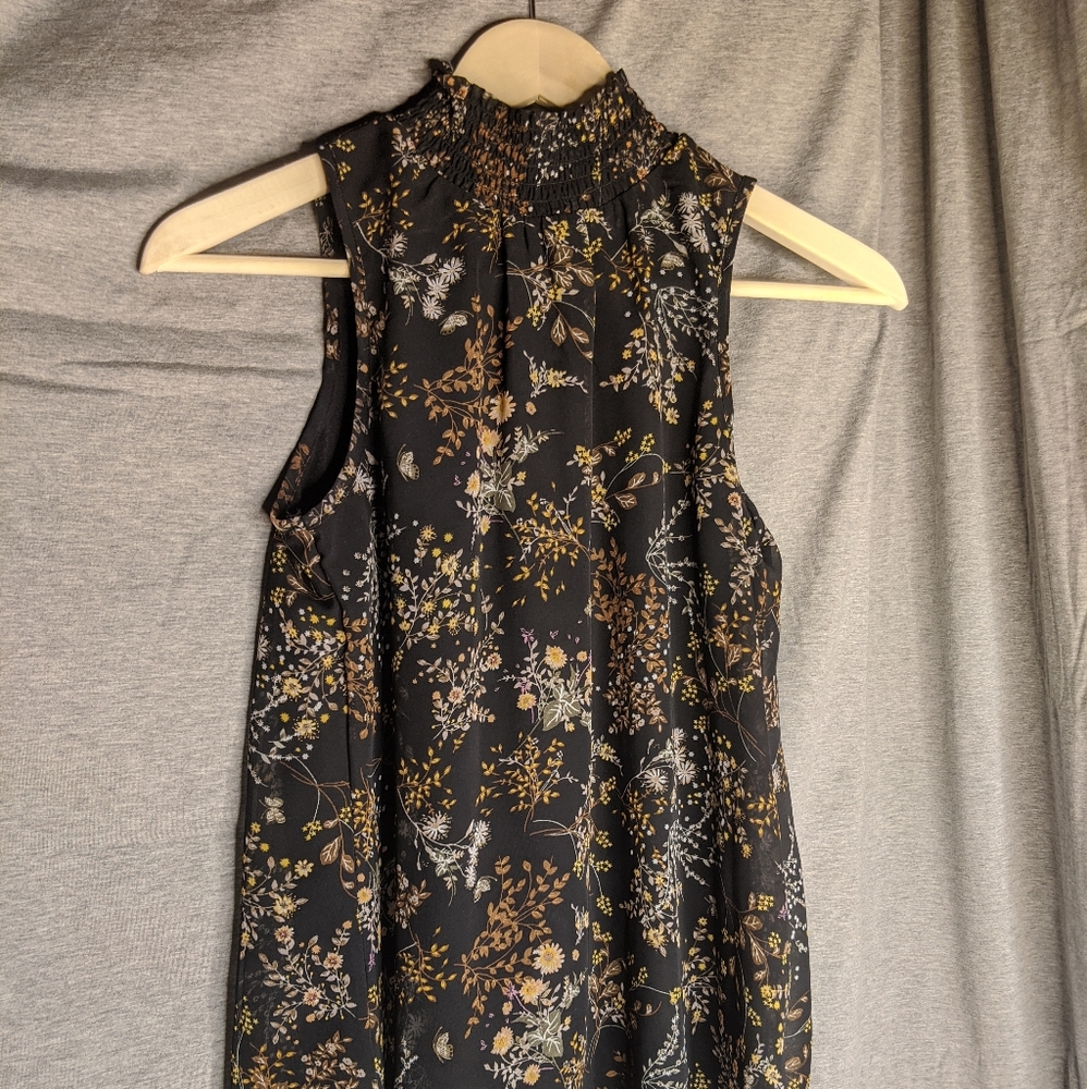 🖤 High Neck Flowy Floral Tank 🌸